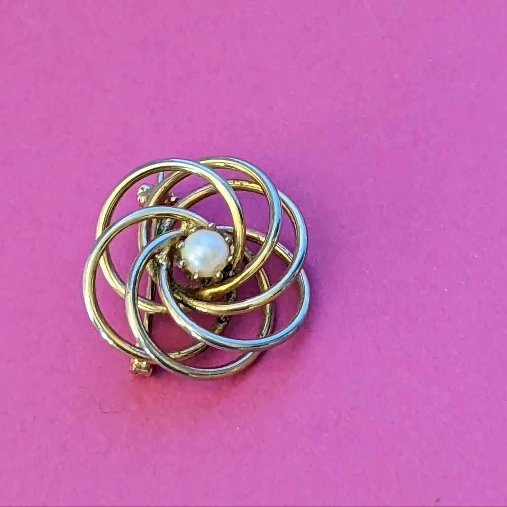 🤍 Vintage Brooch Atomic Goldtone Faux Pearl Pin Petite Delicate